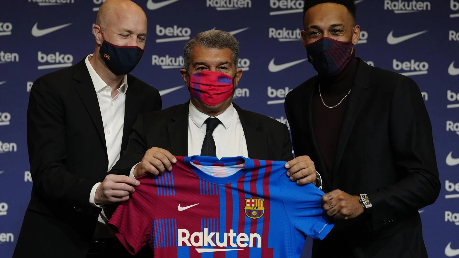 Aubameyang, presentado con el Bar&ccedil;a