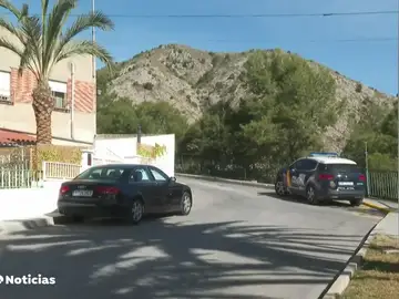 La Policía de Alicante busca a un hombre por, presuntamente, acuchillar, agredir y cortar el pelo a su exnovia en plena calle