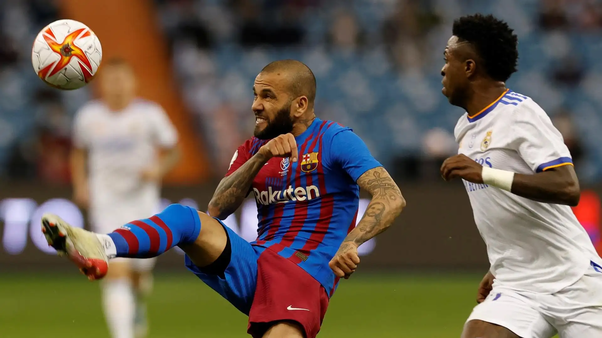 Alves, en el partido contra el Real Madrid Alves, en el partido contra el Real Madrid