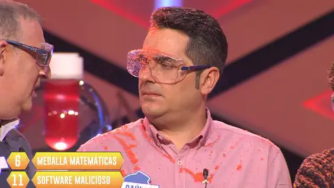 Raúl se despista y hace estallar la bomba final… ¡sabiendo cuál era la respuesta correcta! Raúl se despista y hace estallar la bomba final… ¡sabiendo cuál era la respuesta correcta!