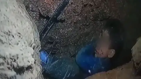 El pequeño Ryan cae a un pozo en Marruecos El pequeño Ryan cae a un pozo en Marruecos