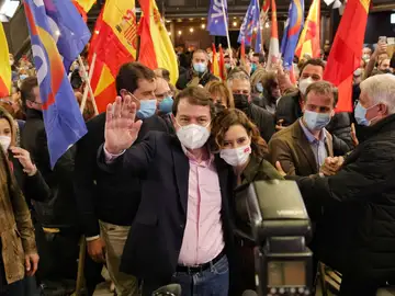 Fernández Mañueco y Díaz Ayuso, en un acto de campaña antes de las elecciones de Castilla y León Fernández Mañueco y Díaz Ayuso, en un acto de campaña antes de las elecciones de Castilla y León