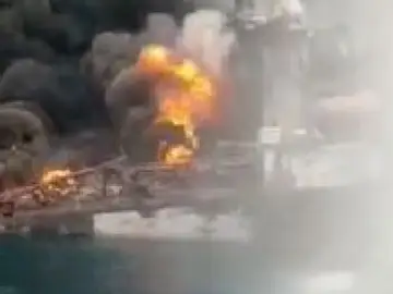 Una explosión de un buque petrolero provoca un desastre medioambiental en Nigeria Una explosión de un buque petrolero provoca un desastre medioambiental en Nigeria