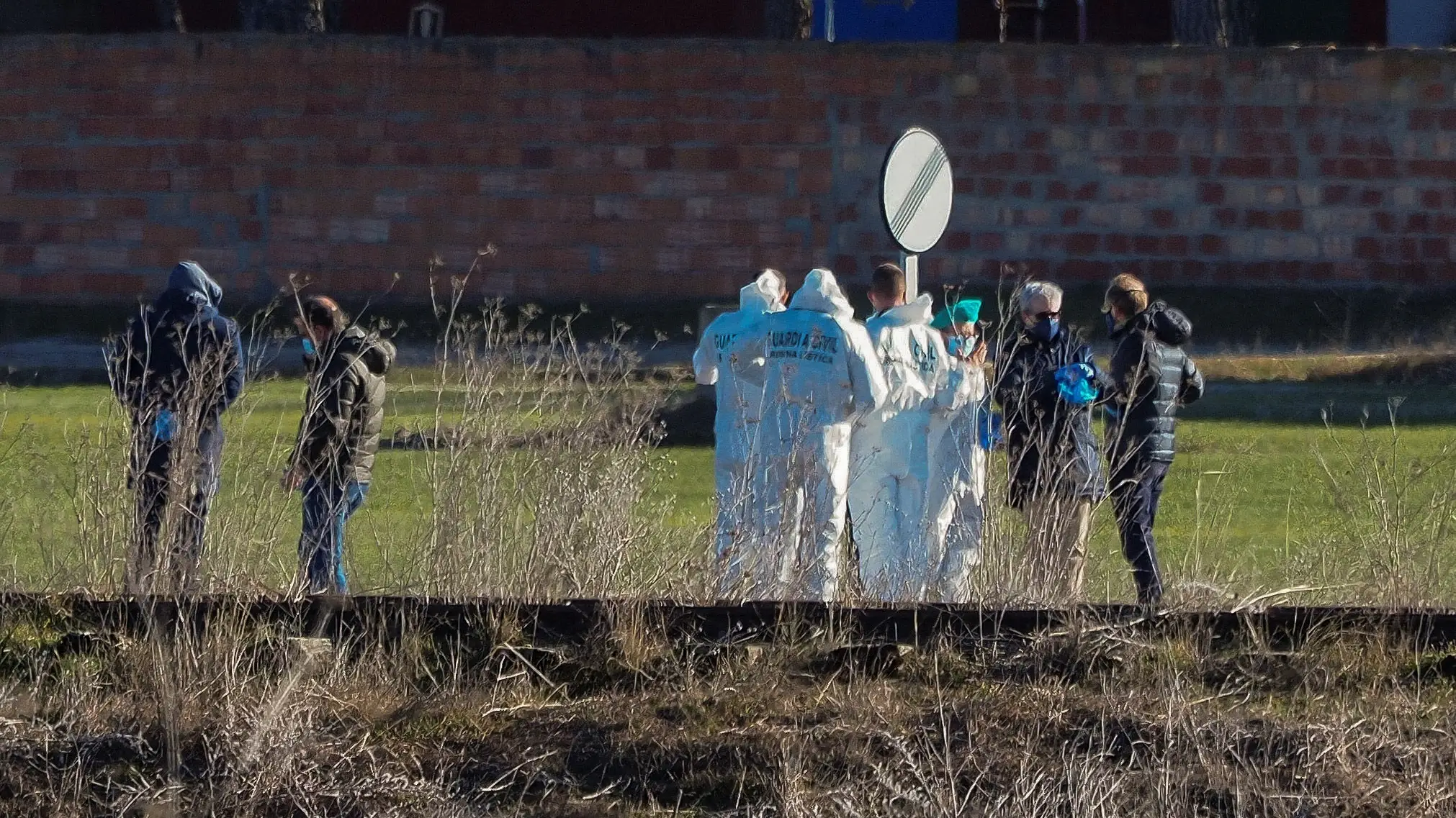  Efectivos de la polic&iacute;a cient&iacute;fica de la Guardia Civil en el lugar donde ha sido hallado el cuerpo de Esther L&oacute;pez