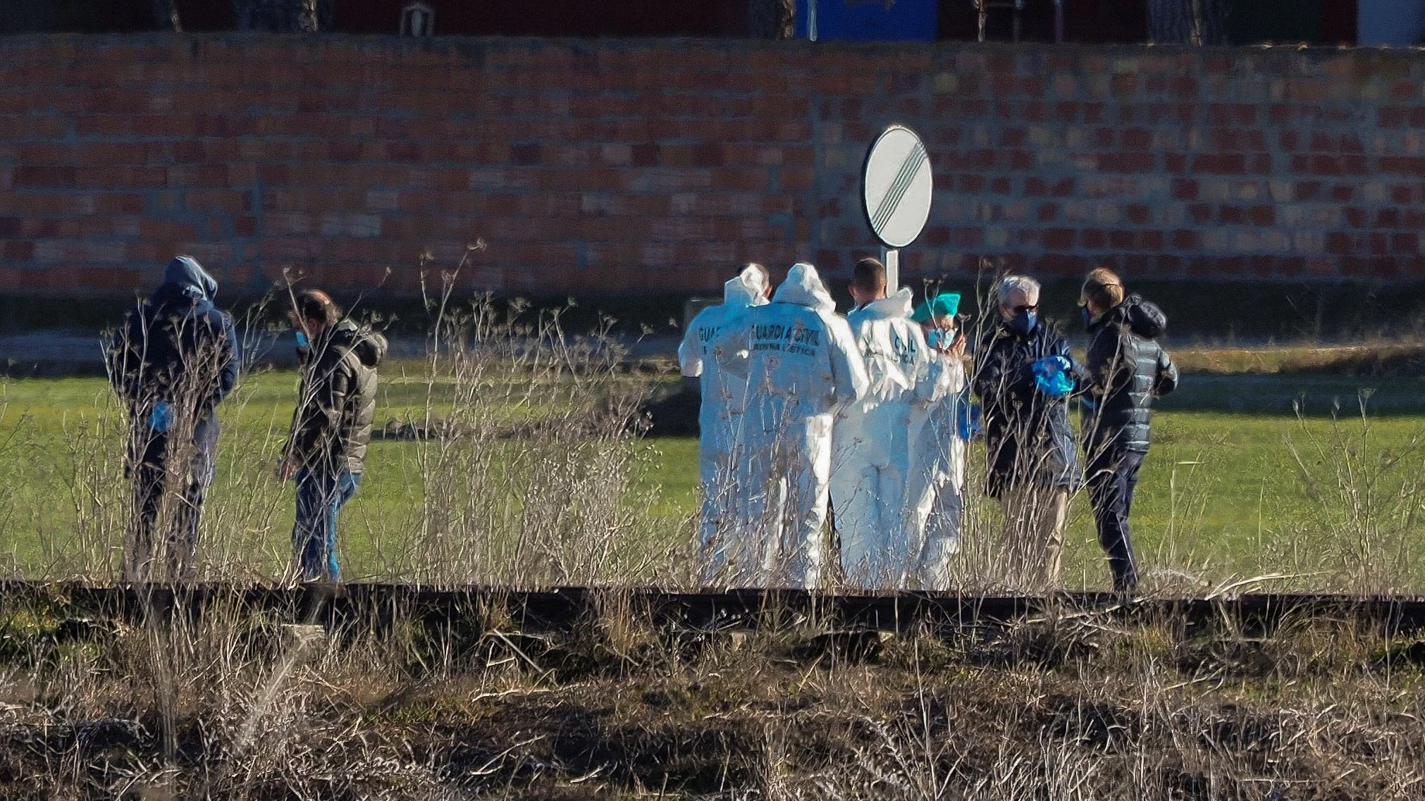 Efectivos de la policía científica de la Guardia Civil en el lugar donde ha sido hallado el cuerpo de Esther López Efectivos de la policía científica de la Guardia Civil en el lugar donde ha sido hallado el cuerpo de Esther López
