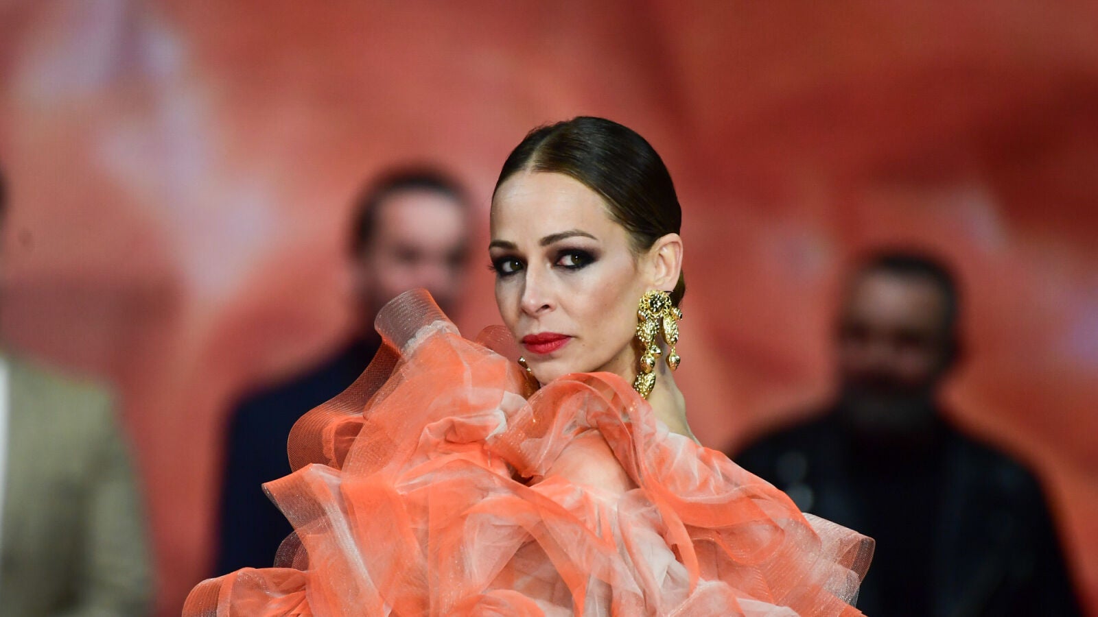 Eva Gonzalez regresa a la pasarela entre lágrimas: 