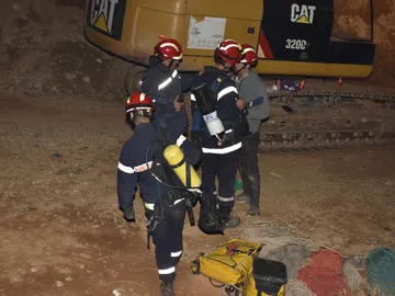 Efectivos de los servicios marroquíes de emergencia que participan en las labores de rescate del pequeño Reyan, en Bab Berred, en la región de Chefchaouen. Efectivos de los servicios marroquíes de emergencia que participan en las labores de rescate del pequeño Reyan, en Bab Berred, en la región de Chefchaouen.