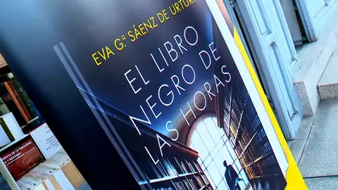 'El libro negro de las horas' de Eva García Sáenz de Urturi 'El libro negro de las horas' de Eva García Sáenz de Urturi