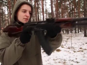 Los ucranianos siguen armándose y entrenando por si hubiera un ataque ruso: 