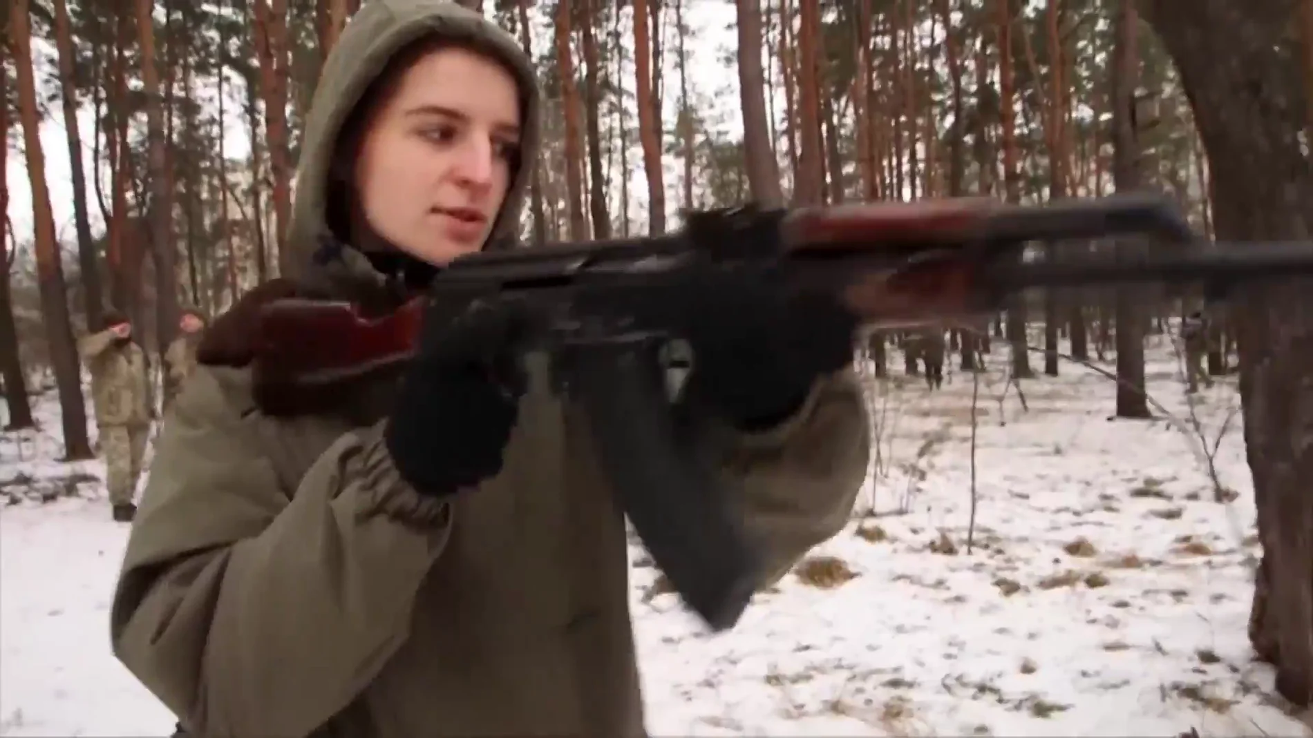 Los ucranianos siguen armándose y entrenando por si hubiera un ataque ruso: 
