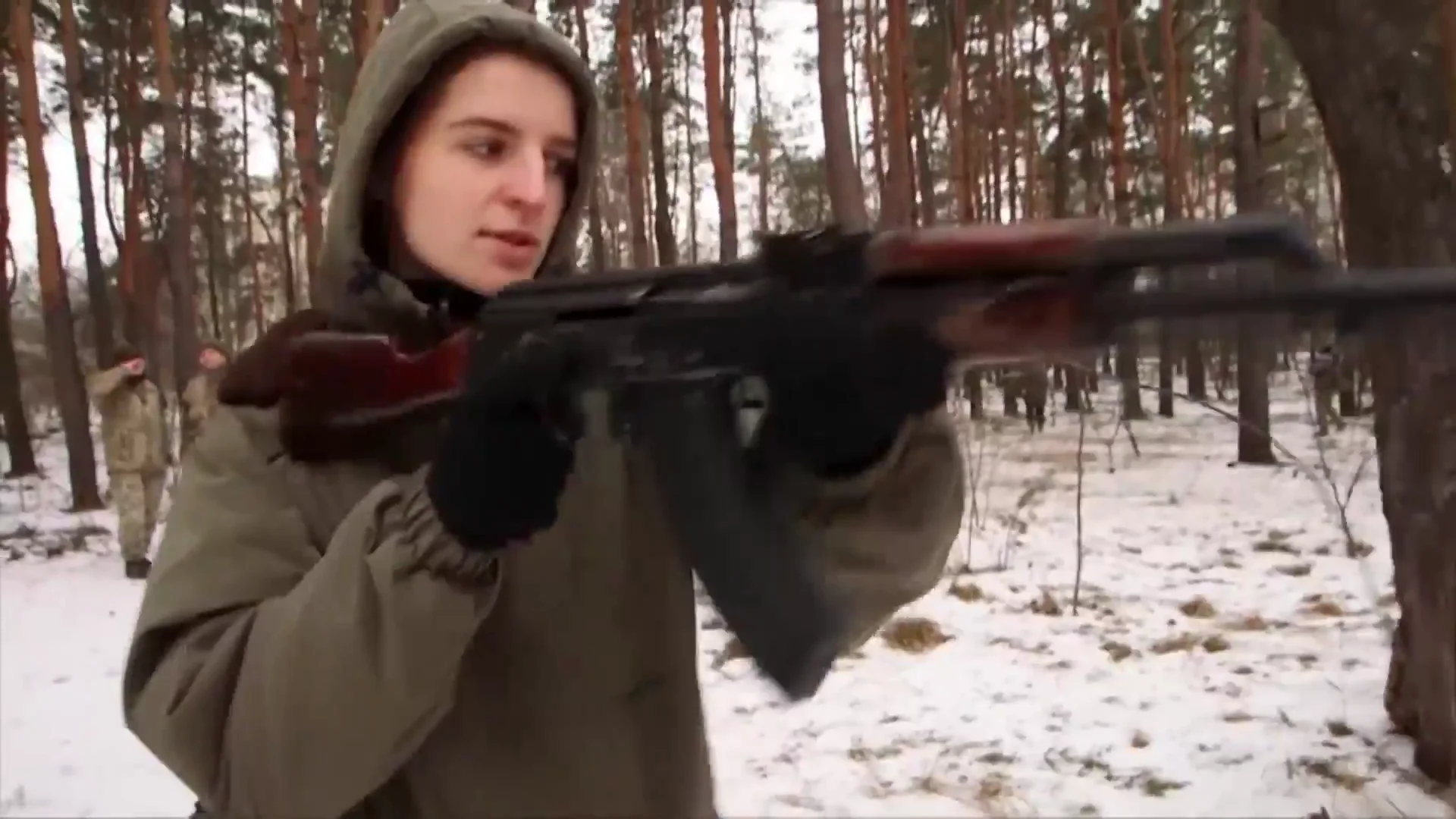 Los ucranianos siguen armándose y entrenando por si hubiera un ataque ruso: Los ucranianos siguen armándose y entrenando por si hubiera un ataque ruso: