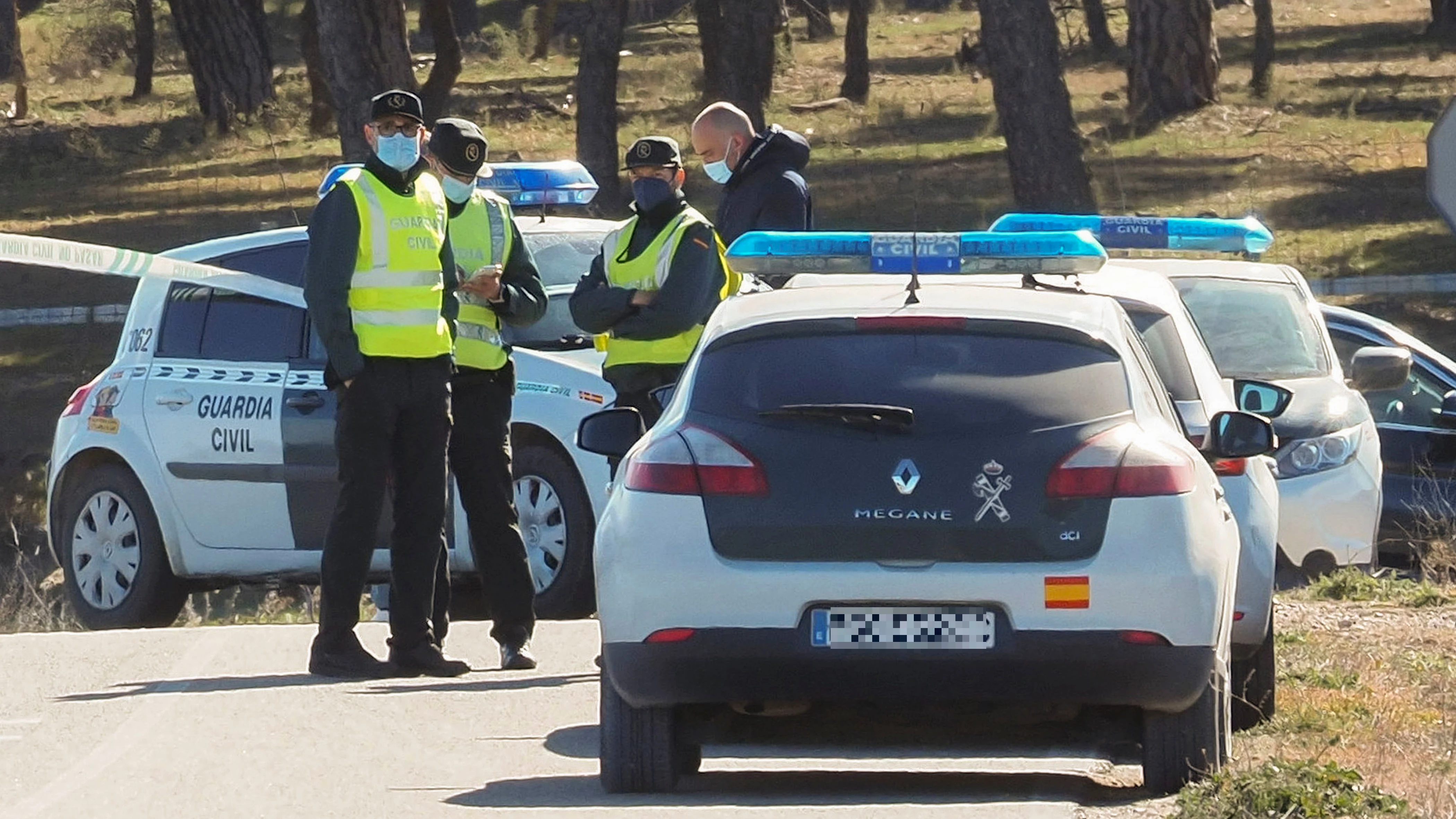 La Guardia Civil en la zona donde se encontr&oacute; el cad&aacute;ver