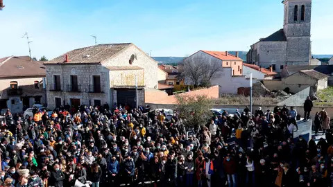 Los vecinos de la localidad vallisoletana de Traspinedo guardan un minuto de silencio este domingo en recuerdo de Esther López Los vecinos de la localidad vallisoletana de Traspinedo guardan un minuto de silencio este domingo en recuerdo de Esther López