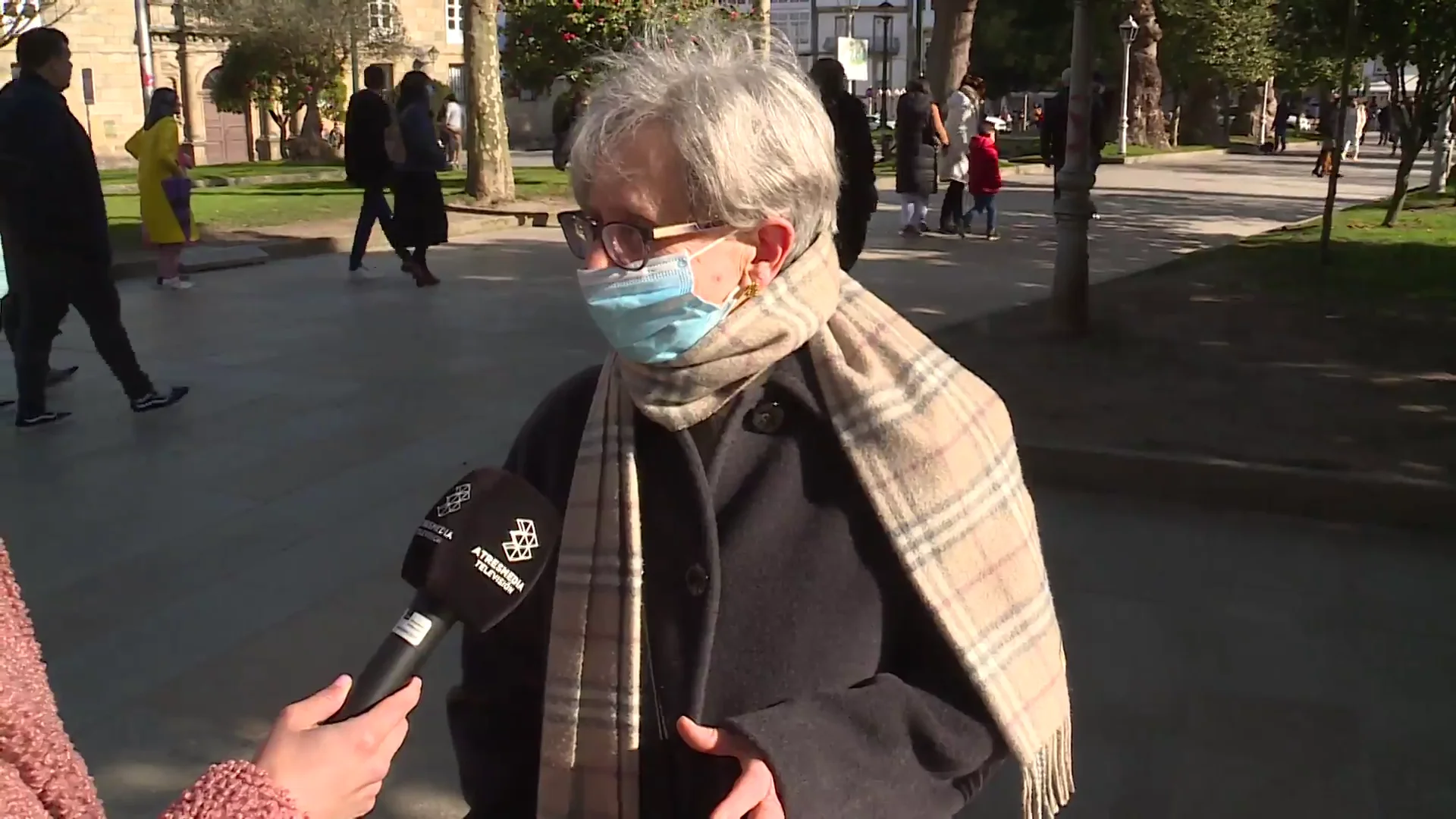 Manuela, 80 a&ntilde;os: "En m&oacute;vil reviso las facturas, las cuentas del banco y veo tutoriales de youtube"