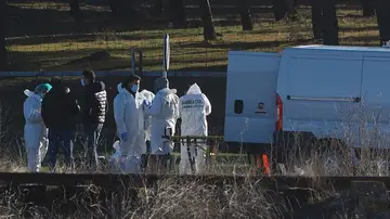 Efectivos de la policía científica de la Guardia Civil ayer donde apareció el cuerpo de la joven Esther López, en Traspinedo Efectivos de la policía científica de la Guardia Civil ayer donde apareció el cuerpo de la joven Esther López, en Traspinedo