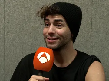 Agoney revela la razón de su "vengüenza" en su actuación como Olly Alexander Agoney revela la razón de su "vengüenza" en su actuación como Olly Alexander