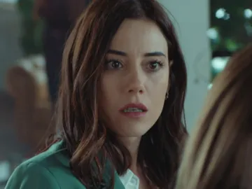 Asya, implacable con Derin: le pega un bofetón delante de todos Asya, implacable con Derin: le pega un bofetón delante de todos