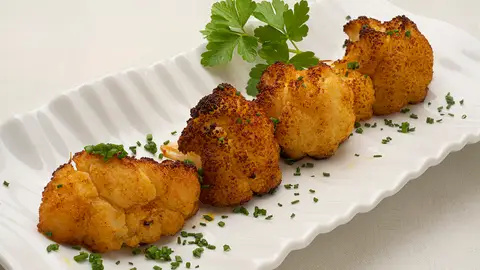 ¡Se hace sola! Receta de coliflor al horno con especias, de Karlos Arguiñano ¡Se hace sola! Receta de coliflor al horno con especias, de Karlos Arguiñano