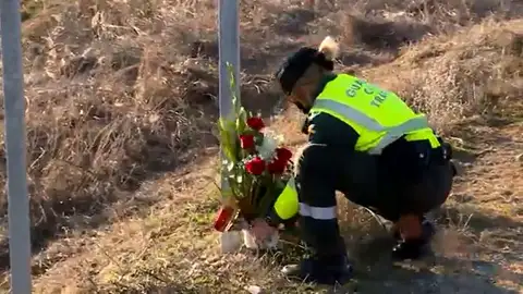 Ramo de flores de la Guardia Civil a Esther López Ramo de flores de la Guardia Civil a Esther López