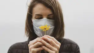 ¿Por qué se pierde el olfato con el coronavirus?