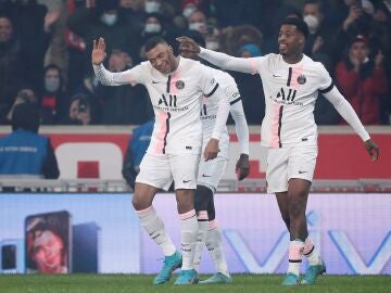 Mbappé celebra un gol ante el Lille