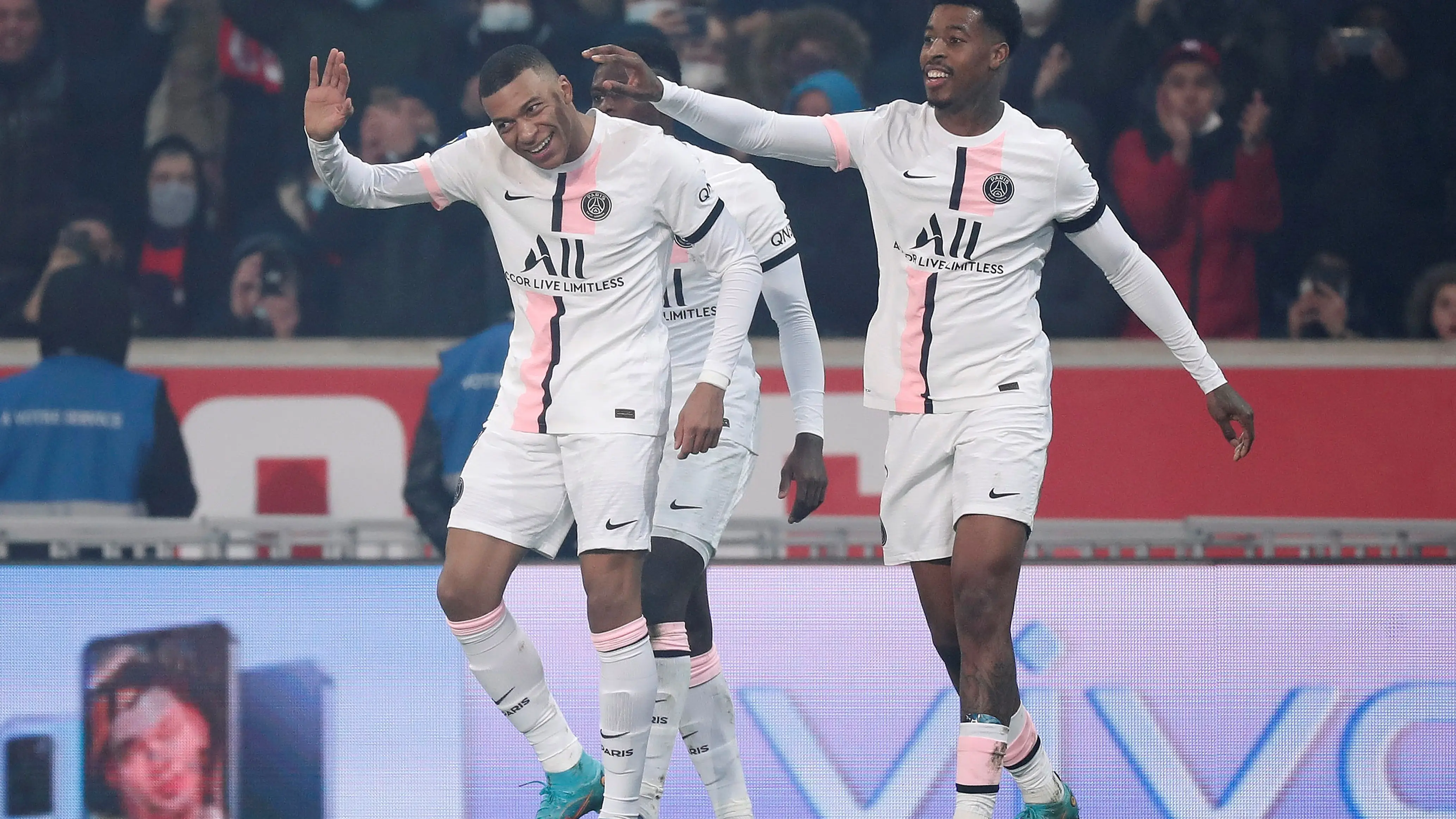 Mbappé celebra un gol ante el Lille Mbappé celebra un gol ante el Lille