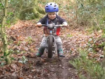 Bo Barnes, el bebé de 3 años que practica mountain bike