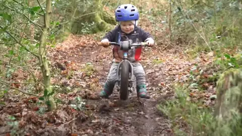 Bo Barnes, el bebé de 3 años que practica mountain bike Bo Barnes, el bebé de 3 años que practica mountain bike