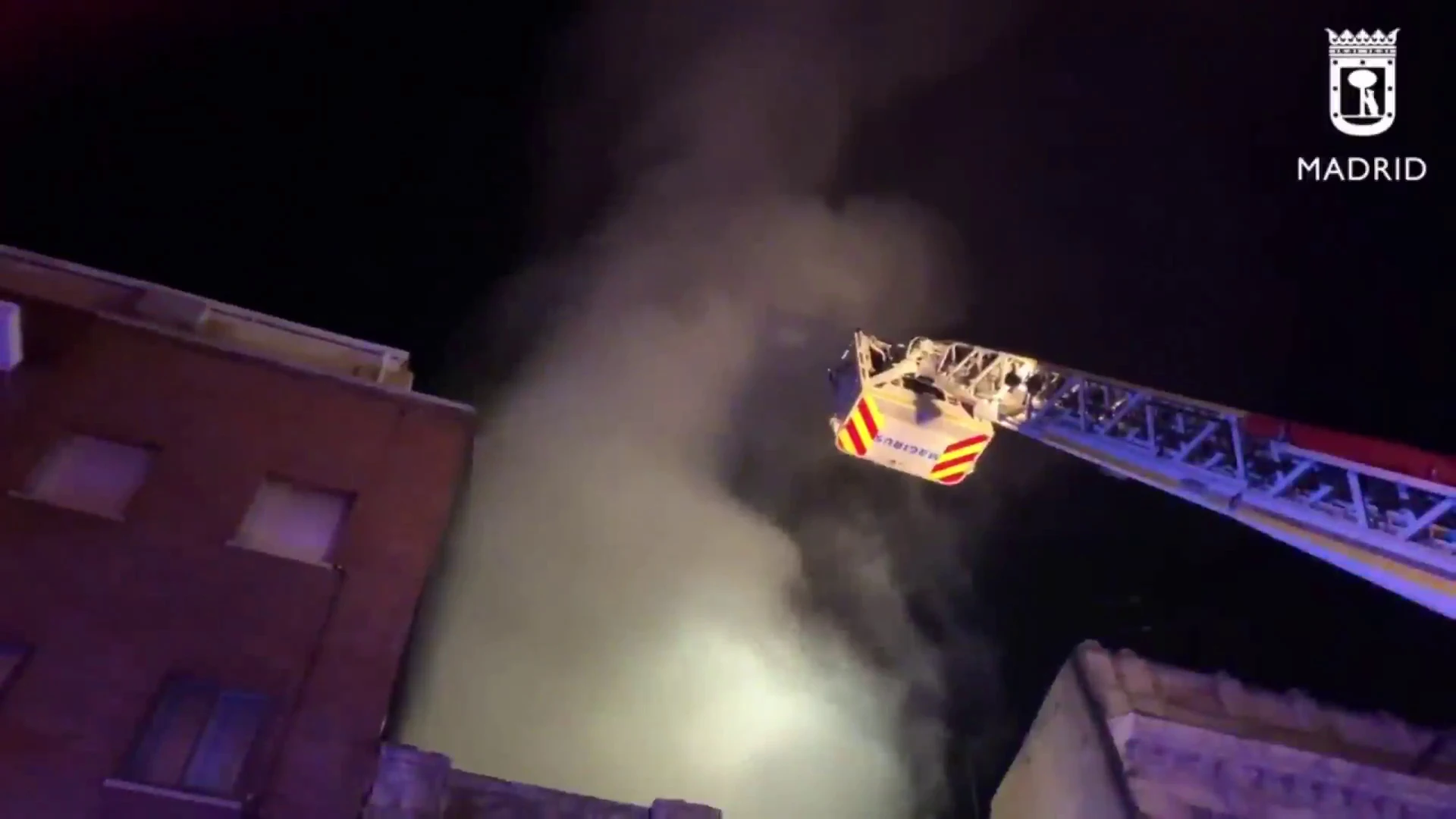 Detienen a una mujer por el incendio en un edificio 'okupado' de Madrid