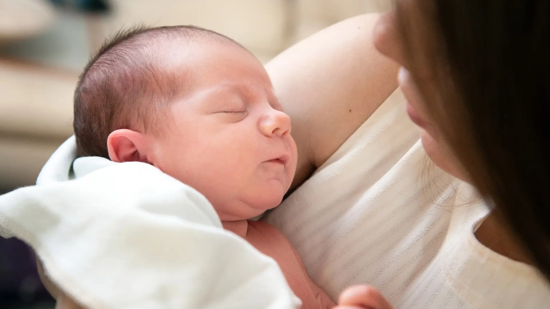 Una madre y su bebé Una madre y su bebé