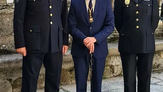  El alcalde de Ourense se queda solo en el pleno