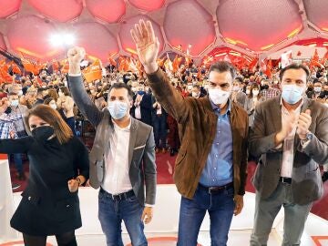 Sánchez, sobre el PP: "Lleva unas semanitas, qué paciencia hay que tener. Merece perder las elecciones"