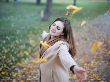 Mujer solta y feliz Mujer solta y feliz