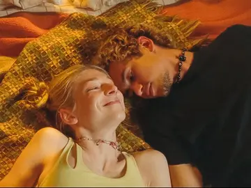 Hunter Schafer y Dominic Fike como Jules y Elliot en 'Euphoria' Hunter Schafer y Dominic Fike como Jules y Elliot en 'Euphoria'