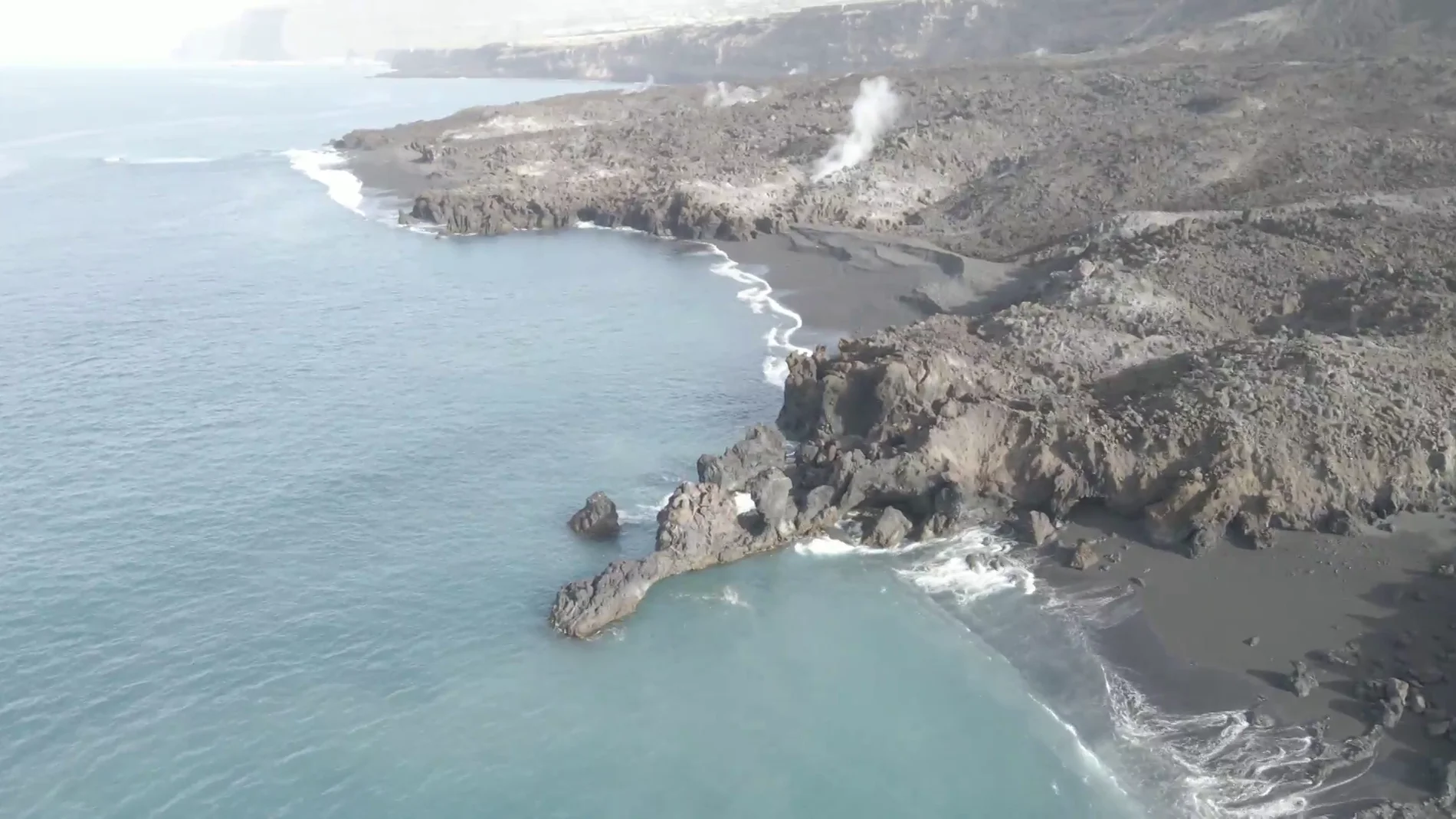 El volcán de La Palma crea nuevas playas tras la erupción de volcán