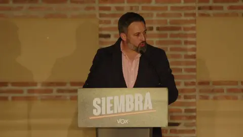 Santiago Abascal: "Qué cara de vicepresidente se le está poniendo a Juan García-Gallardo" Santiago Abascal: "Qué cara de vicepresidente se le está poniendo a Juan García-Gallardo"