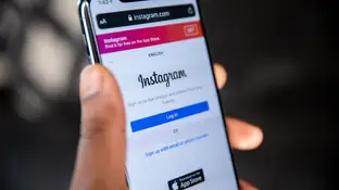Aplicación de Instagram en un teléfono móvil Aplicación de Instagram en un teléfono móvil