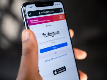 Aplicación de Instagram en un teléfono móvil Aplicación de Instagram en un teléfono móvil