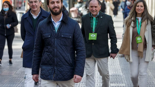 Santiago Abascal: "Qué cara de vicepresidente se le está poniendo a Juan García-Gallardo" Santiago Abascal: "Qué cara de vicepresidente se le está poniendo a Juan García-Gallardo"