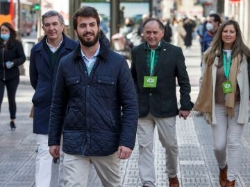 Santiago Abascal: "Qu&eacute; cara de vicepresidente se le est&aacute; poniendo a Juan Garc&iacute;a-Gallardo"