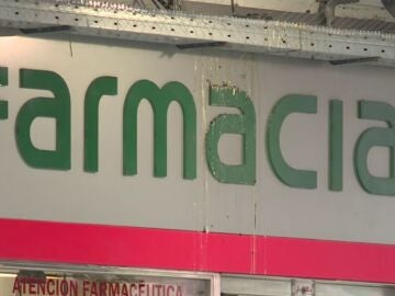 En la imagen, el cartel de una farmacia