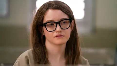 Julia Garner es Anna Delvey en '¿Quién es Anna?'