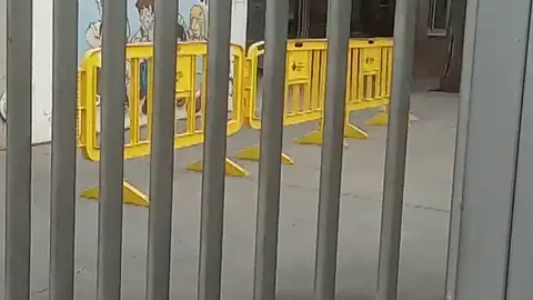 Los Mossos detienen a una pareja por agredir supuestamente con un cinturón a su hijo de 8 años Los Mossos detienen a una pareja por agredir supuestamente con un cinturón a su hijo de 8 años