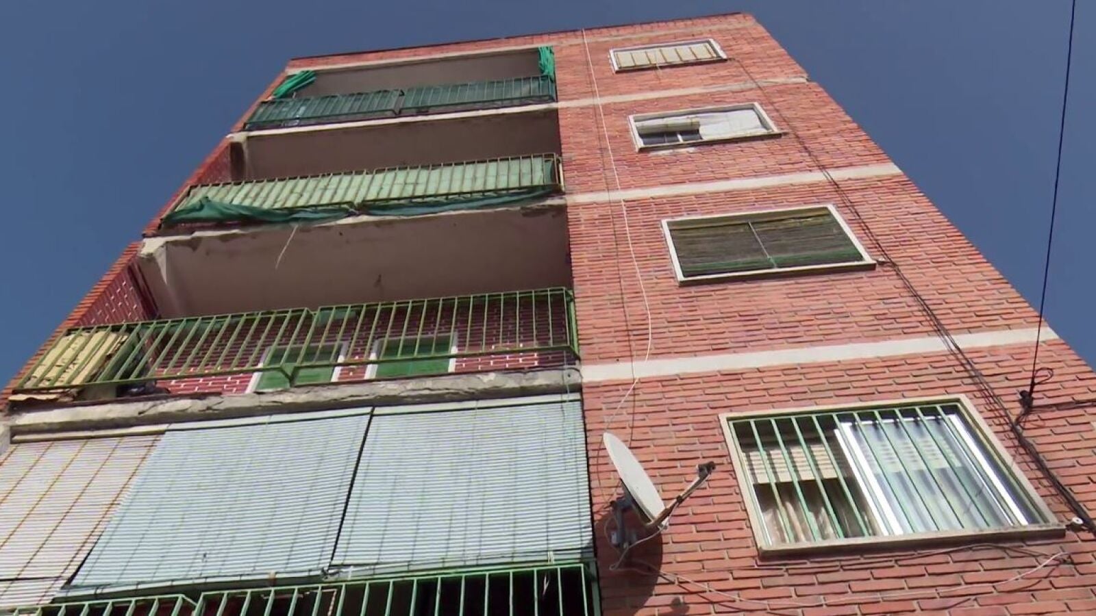 La hermana del hombre que convivía con el cadáver de su padre cuando se intentó suicidar: 