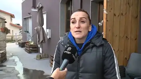 La novia de uno de los supervivientes del pesquero gallego hundido en Canadá La novia de uno de los supervivientes del pesquero gallego hundido en Canadá