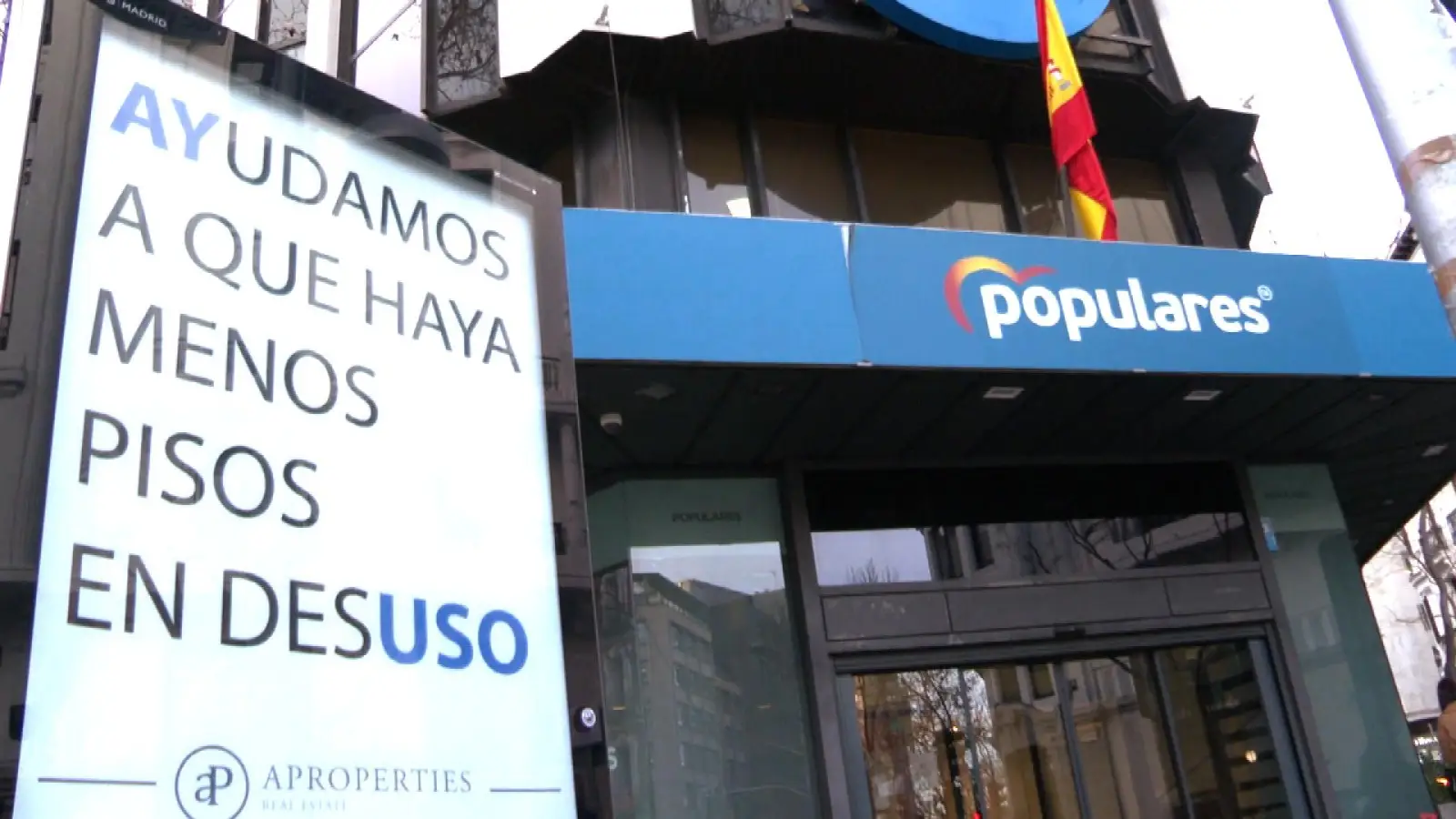 El curioso anuncio frente a la sede del PP en Génova El curioso anuncio frente a la sede del PP en Génova