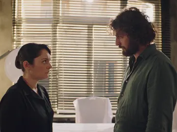 Han se arrepiente y vuelve a alejarse de su familia Han se arrepiente y vuelve a alejarse de su familia