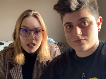 Dos falleras piden cambiar las normas de vestimenta para que "la ropa deje de tener género" Dos falleras piden cambiar las normas de vestimenta para que "la ropa deje de tener género"