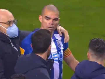 Pepe podría ser sancionado por dos años tras "patear" a un directivo del Sporting de Lisboa Pepe podría ser sancionado por dos años tras "patear" a un directivo del Sporting de Lisboa