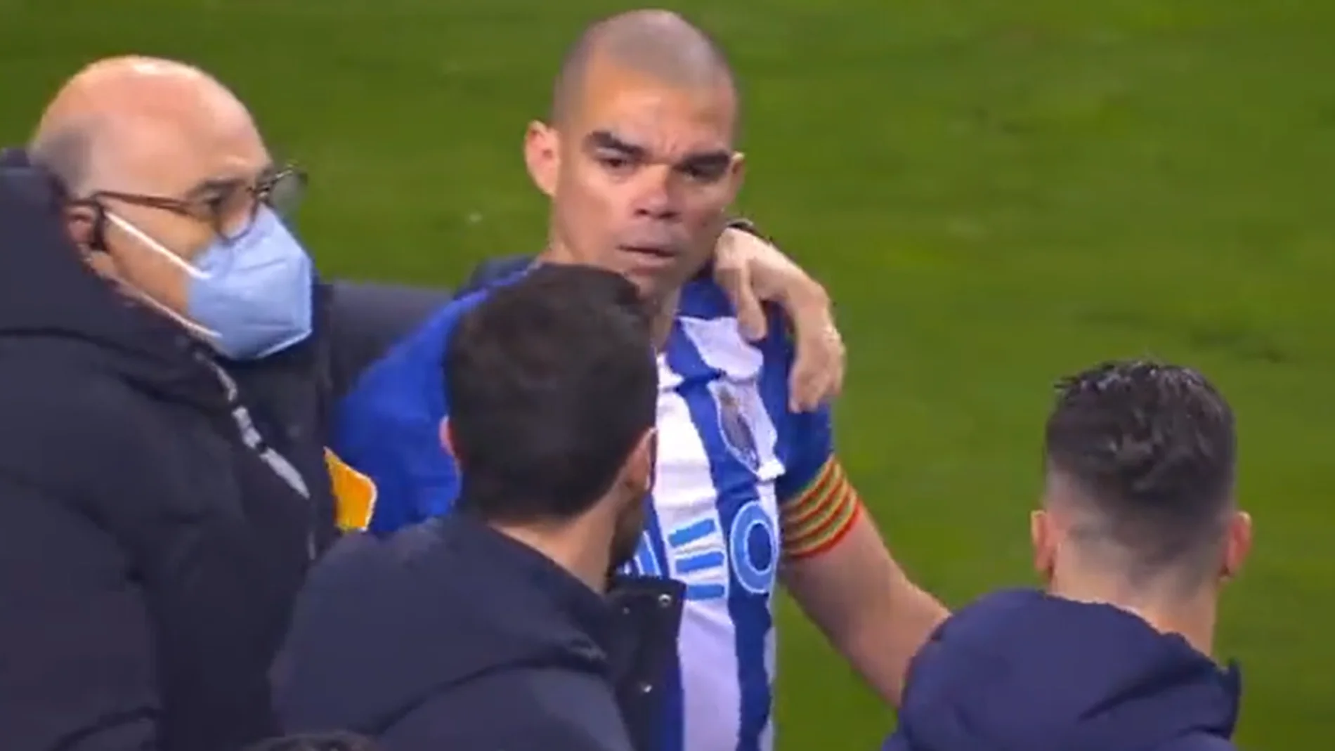 Pepe podría ser sancionado por dos años tras &quot;patear&quot; a un directivo del Sporting de Lisboa